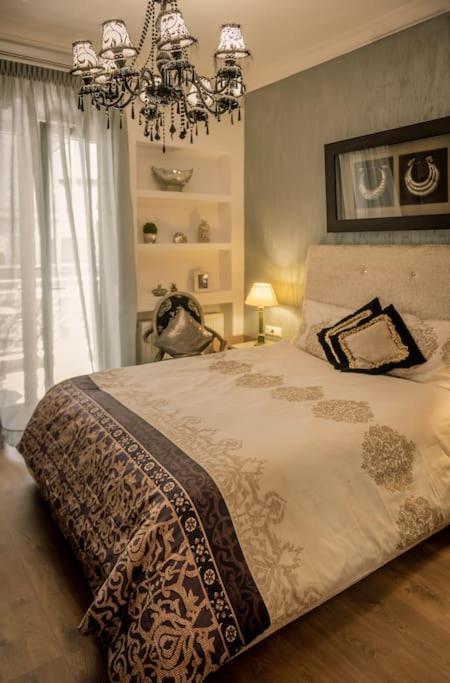 Eva's Glamorous Apartment *